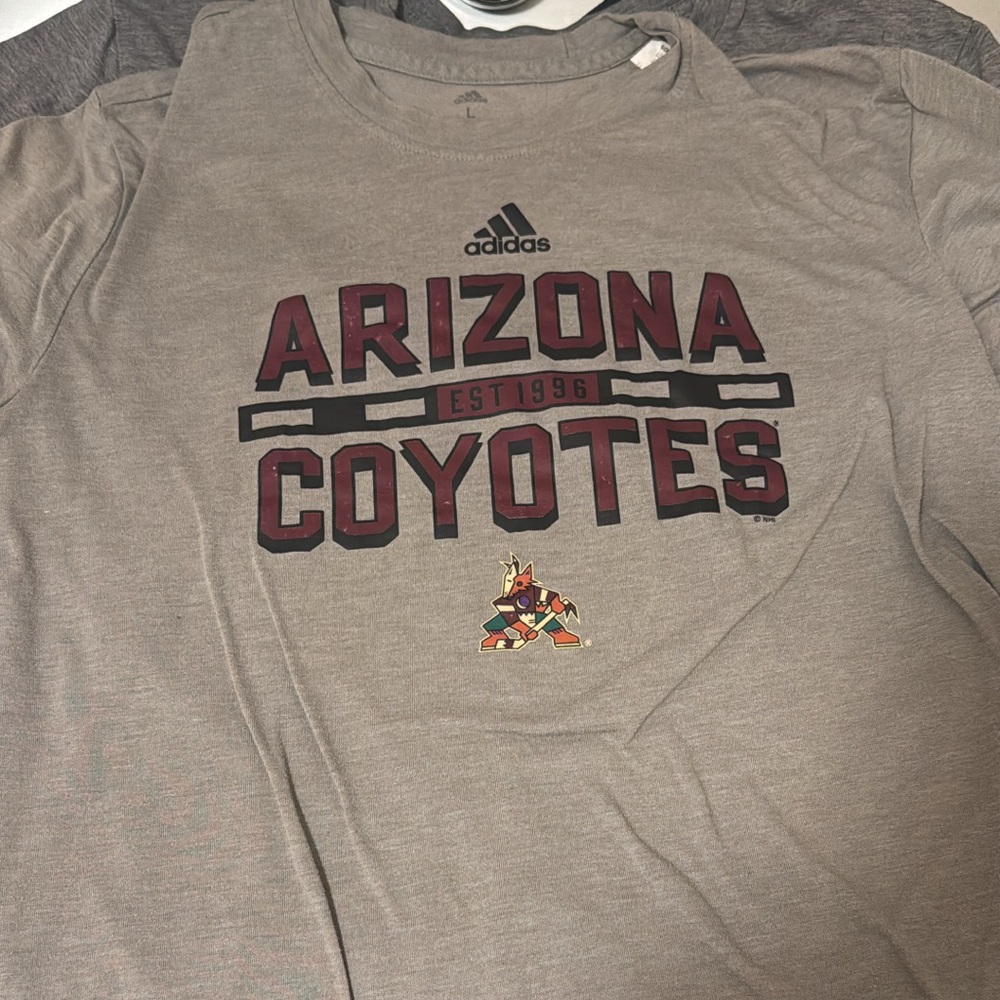 Adidas Arizona Coyotes Gray T-Shirt Men’s Large